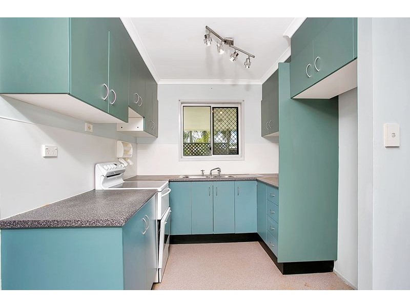 17 Rignold Street, Mooroobool QLD 4870