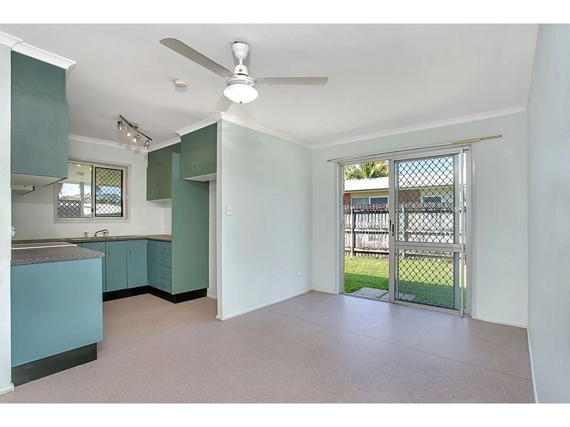 17 Rignold Street, Mooroobool QLD 4870