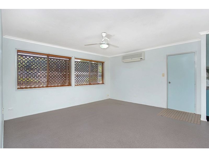 17 Rignold Street, Mooroobool QLD 4870