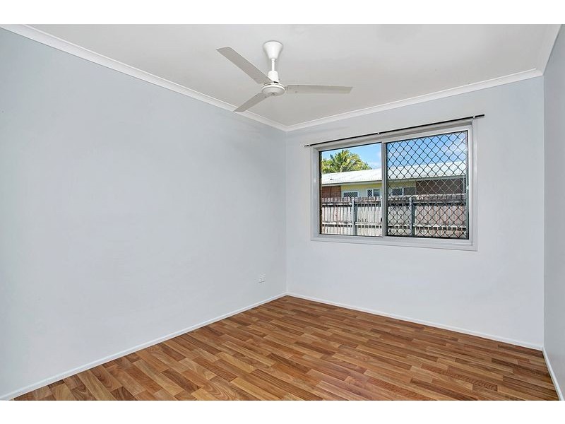 17 Rignold Street, Mooroobool QLD 4870