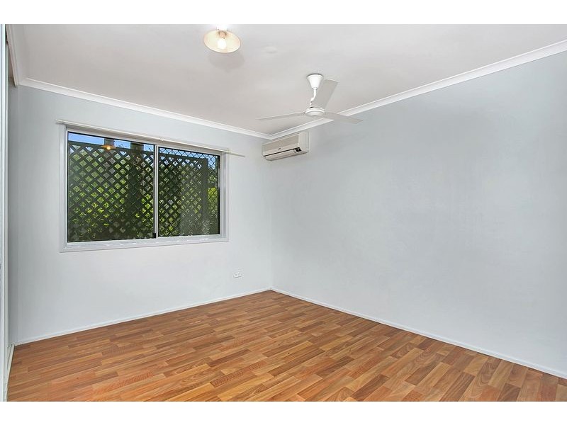 17 Rignold Street, Mooroobool QLD 4870