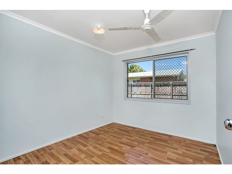 17 Rignold Street, Mooroobool QLD 4870