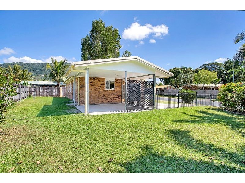 17 Rignold Street, Mooroobool QLD 4870