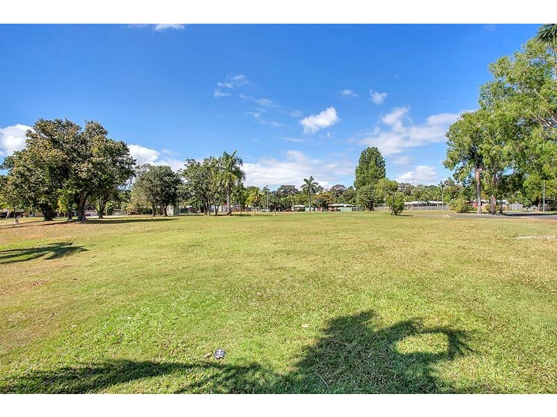 17 Rignold Street, Mooroobool QLD 4870