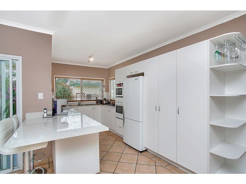 7 Goodfellow Court, Mooroobool QLD 4870