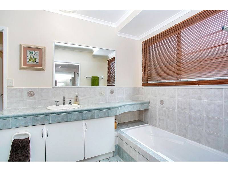 7 Goodfellow Court, Mooroobool QLD 4870