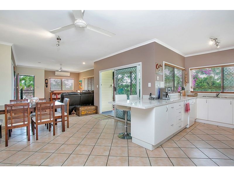 7 Goodfellow Court, Mooroobool QLD 4870