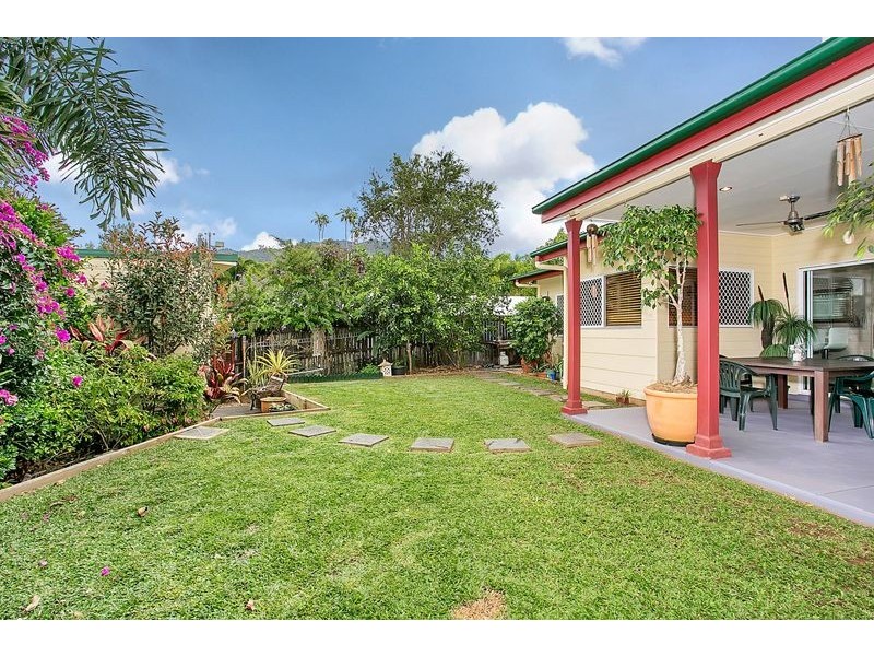 7 Goodfellow Court, Mooroobool QLD 4870