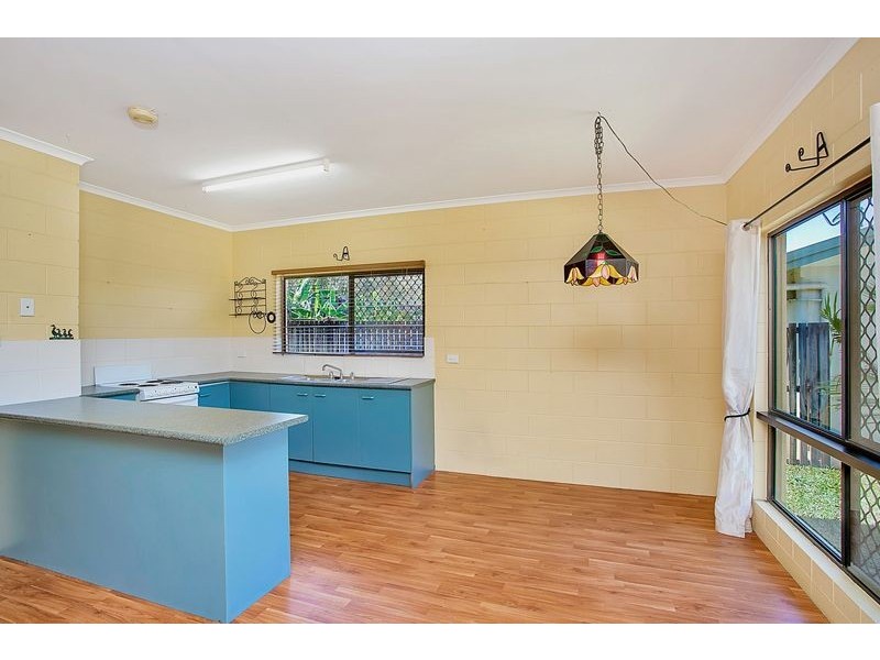 5 Goodfellow Court, Mooroobool QLD 4870