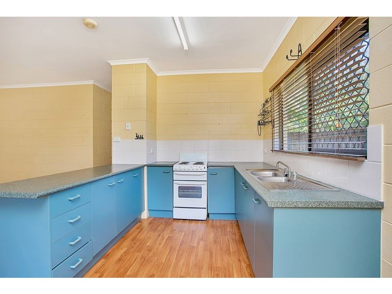 5 Goodfellow Court, Mooroobool QLD 4870