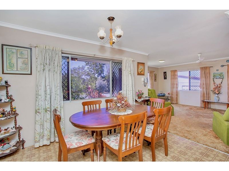 5 Holly Street, Mooroobool QLD 4870