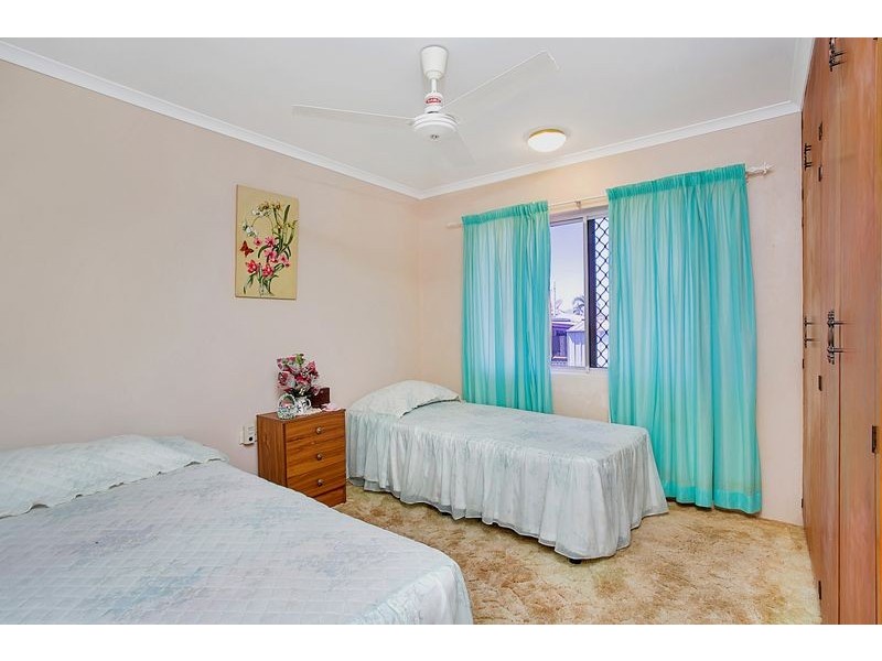 5 Holly Street, Mooroobool QLD 4870