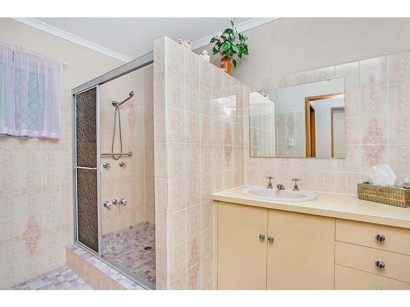 5 Holly Street, Mooroobool QLD 4870