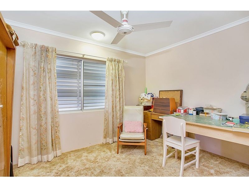 5 Holly Street, Mooroobool QLD 4870