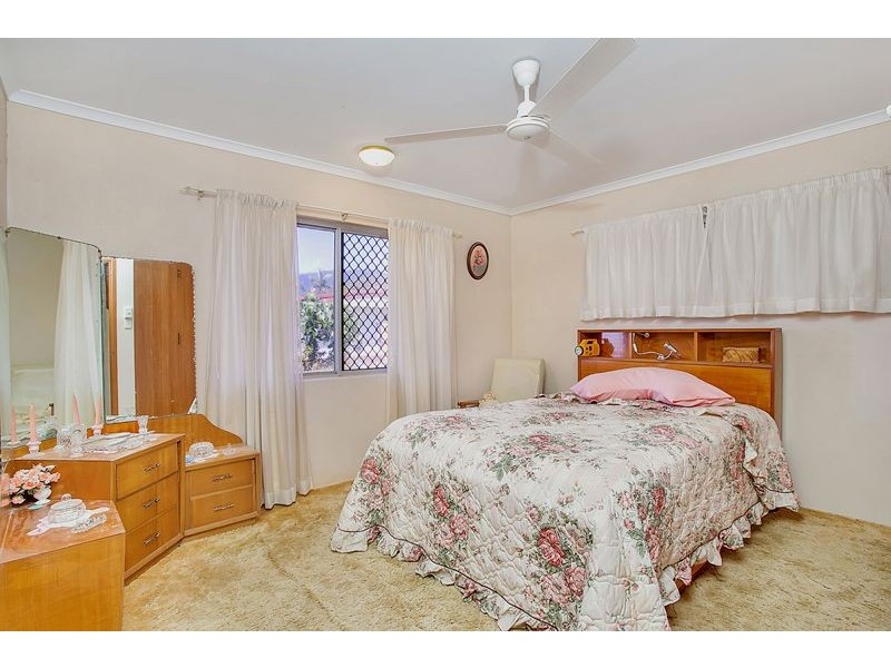 5 Holly Street, Mooroobool QLD 4870