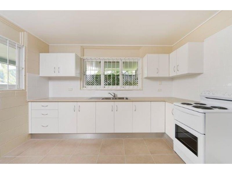 129 Mann Street, Westcourt QLD 4870