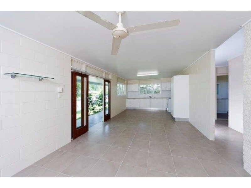 129 Mann Street, Westcourt QLD 4870