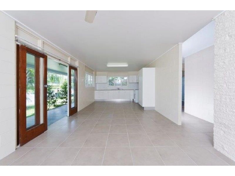 129 Mann Street, Westcourt QLD 4870