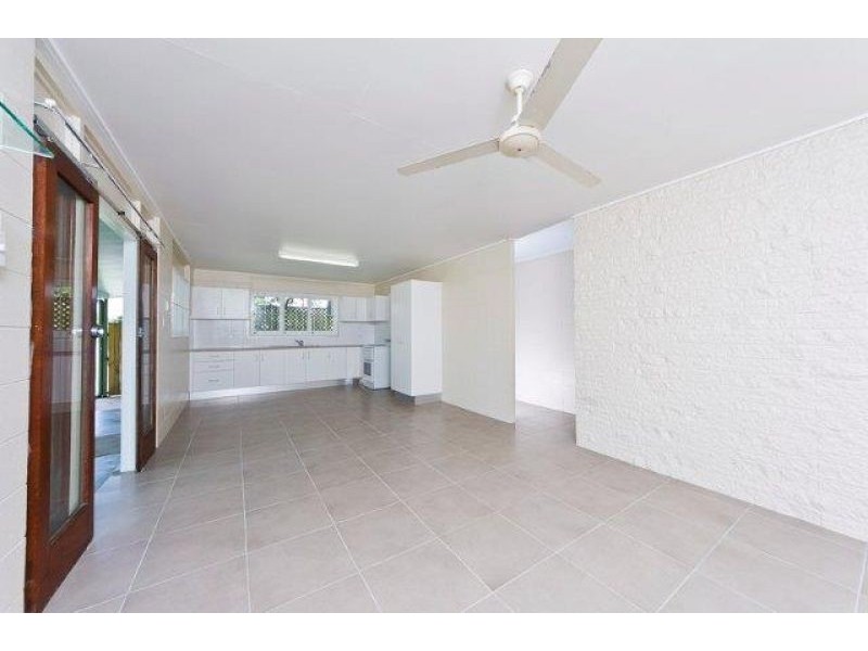 129 Mann Street, Westcourt QLD 4870