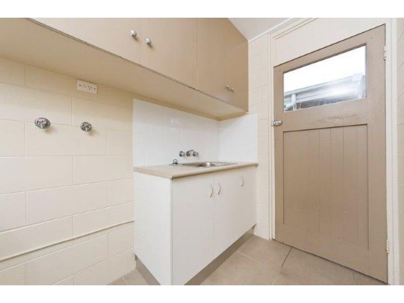 129 Mann Street, Westcourt QLD 4870