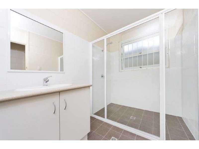 129 Mann Street, Westcourt QLD 4870