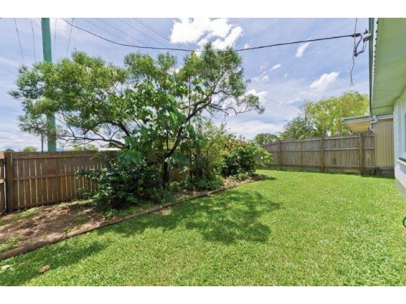 129 Mann Street, Westcourt QLD 4870