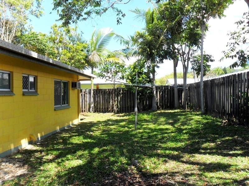 2/8 Holden Close, Whitfield QLD 4870