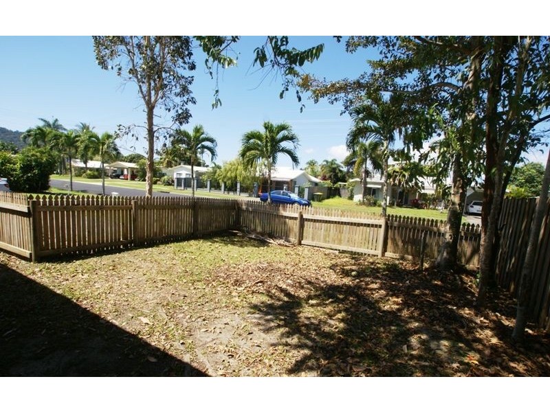 2/8 Holden Close, Whitfield QLD 4870