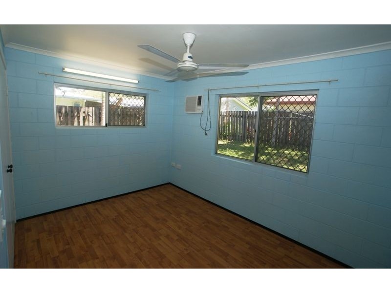2/8 Holden Close, Whitfield QLD 4870