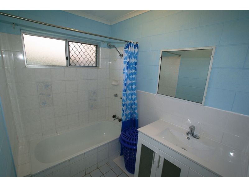 2/8 Holden Close, Whitfield QLD 4870