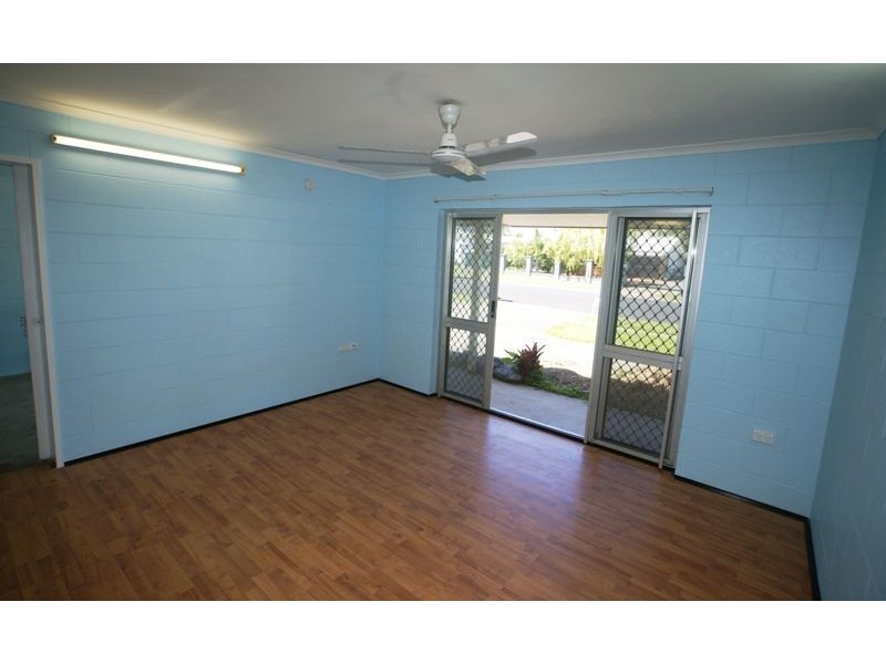 2/8 Holden Close, Whitfield QLD 4870