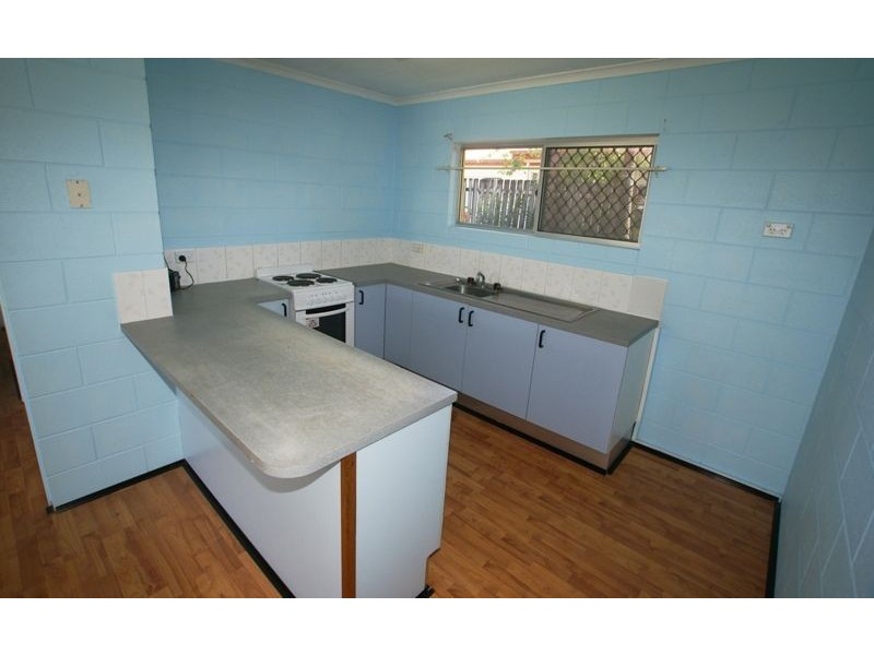 2/8 Holden Close, Whitfield QLD 4870