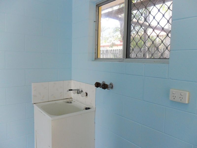 2/8 Holden Close, Whitfield QLD 4870