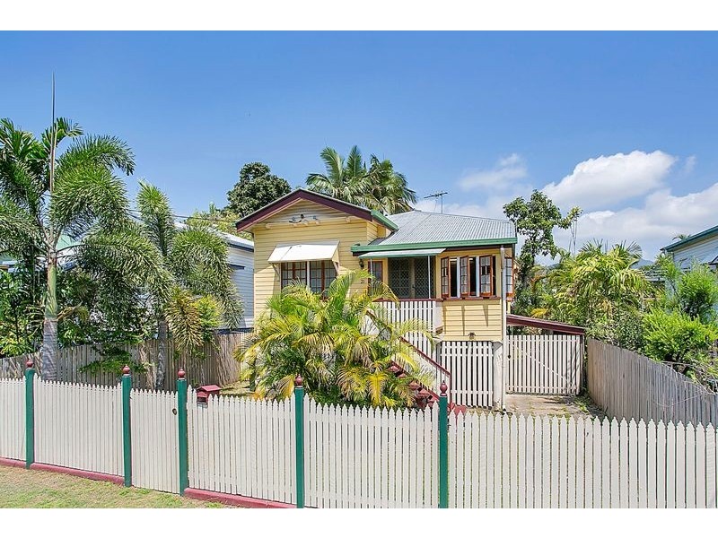21 Ascot Avenue, Westcourt QLD 4870