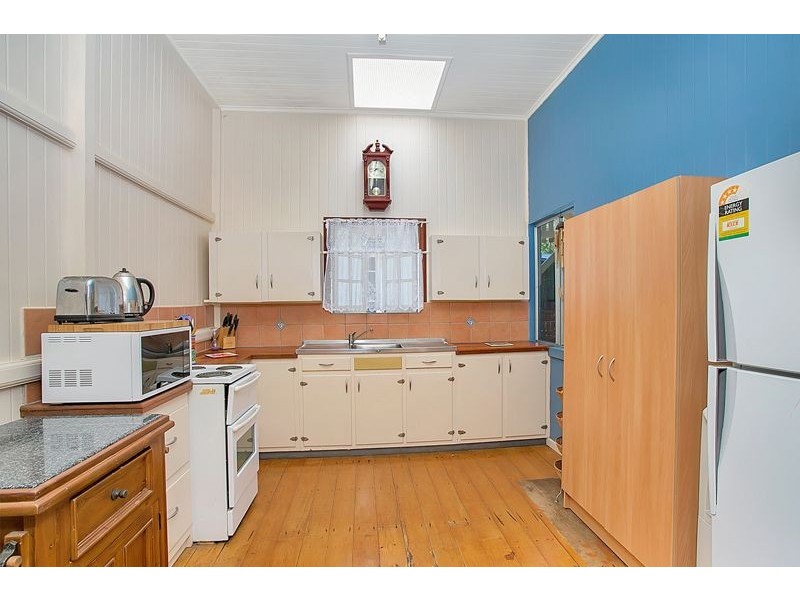 21 Ascot Avenue, Westcourt QLD 4870