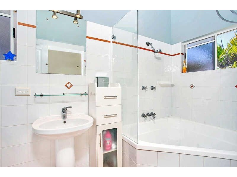 36 Southerden Drive, Mooroobool QLD 4870