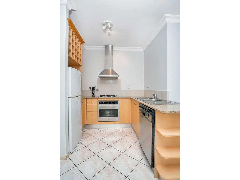 1223/2 Greenslopes Street, Cairns North QLD 4870