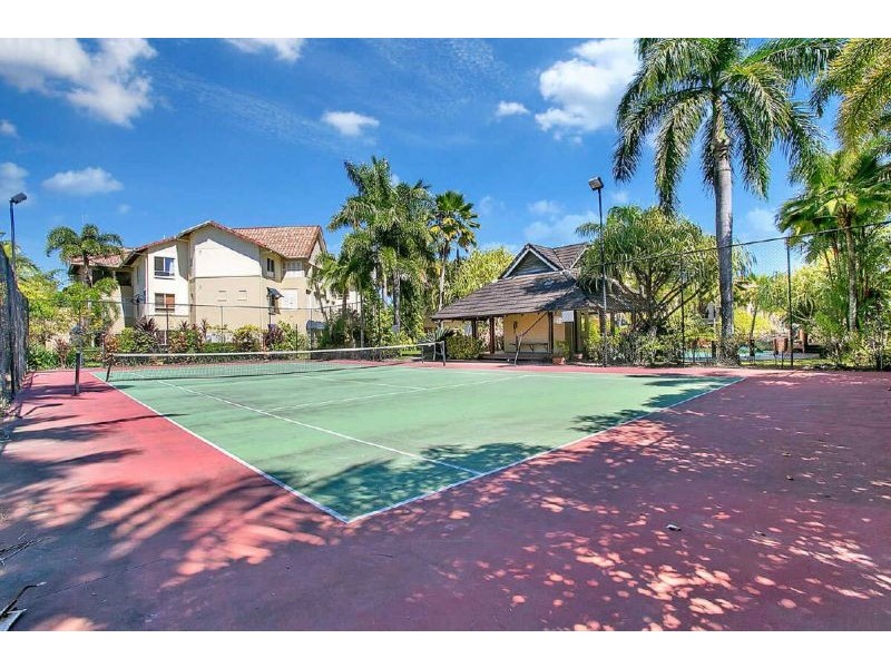1223/2 Greenslopes Street, Cairns North QLD 4870