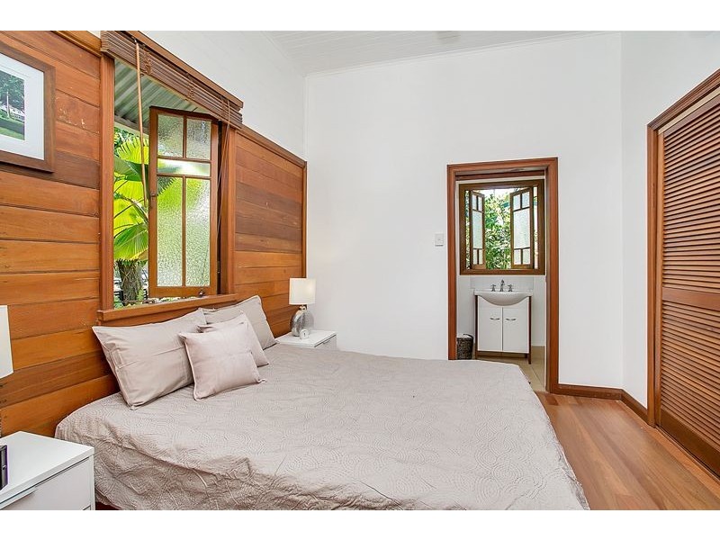 25 Hudson Street, Whitfield QLD 4870