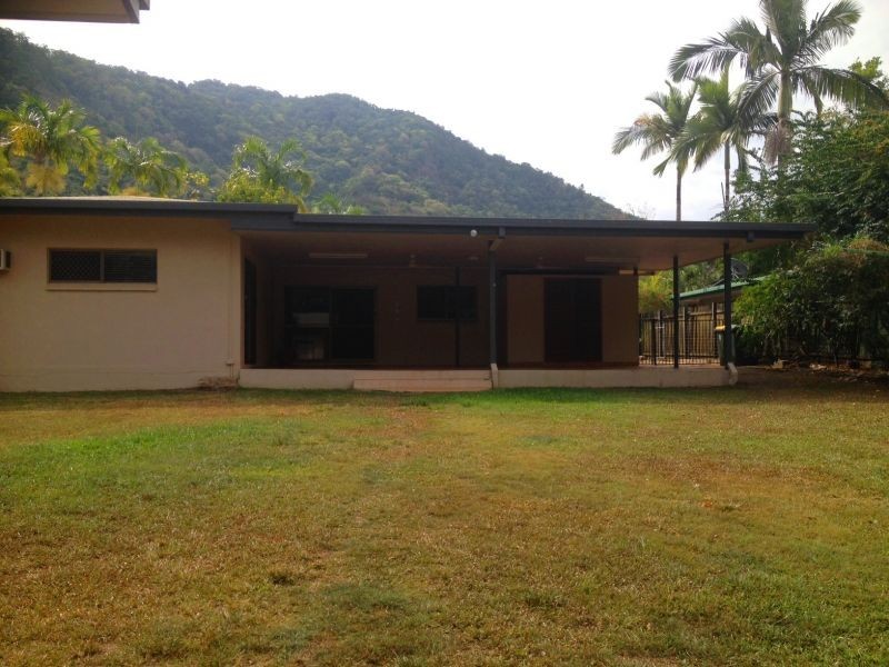 30 Cicero Close, Mooroobool QLD 4870