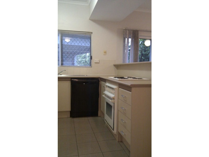 4/5 Brinsmead Tce, Kanimbla QLD 4870