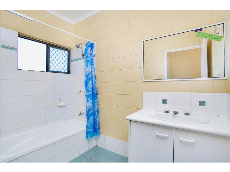5 Goodfellow Court, Mooroobool QLD 4870
