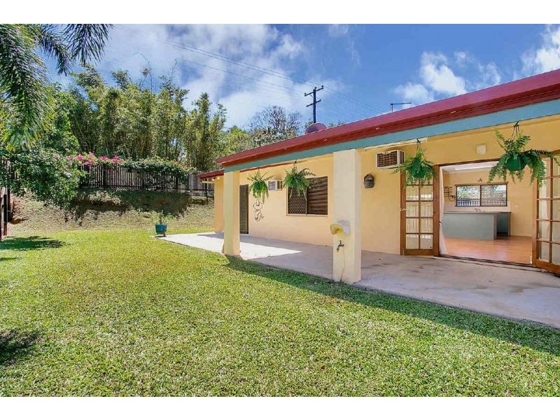 5 Goodfellow Court, Mooroobool QLD 4870