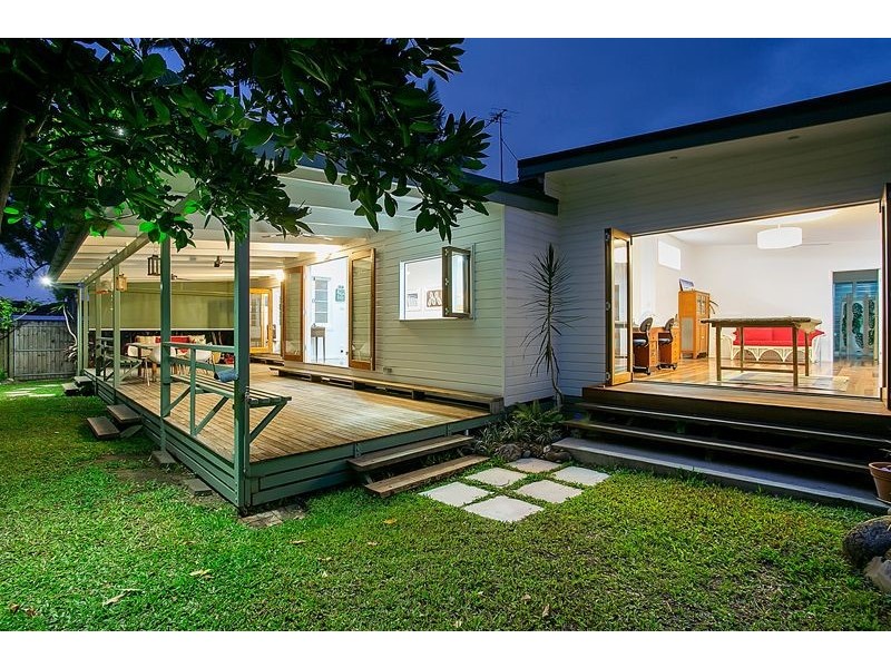 10 Crowther Street, Whitfield QLD 4870
