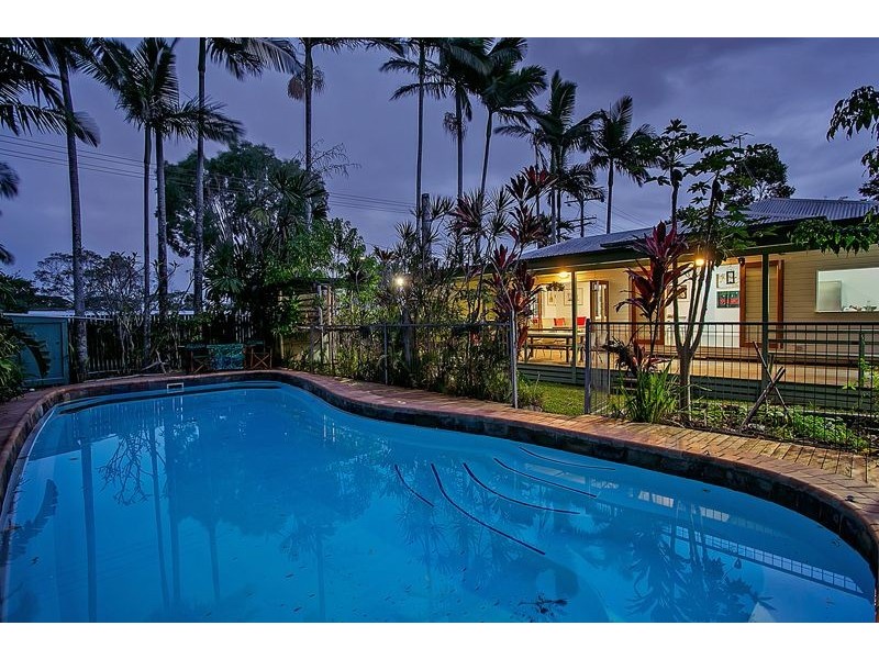10 Crowther Street, Whitfield QLD 4870