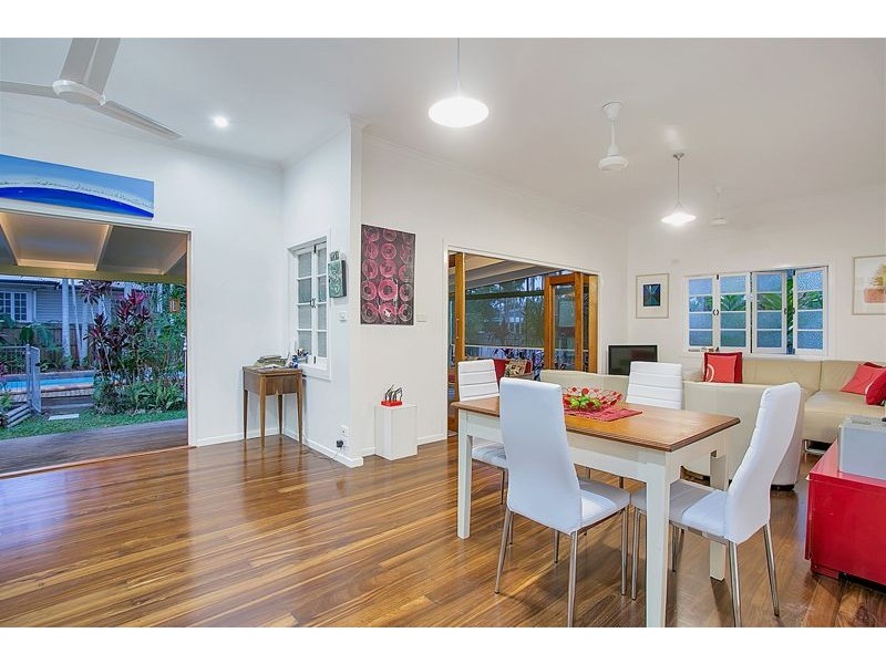 10 Crowther Street, Whitfield QLD 4870