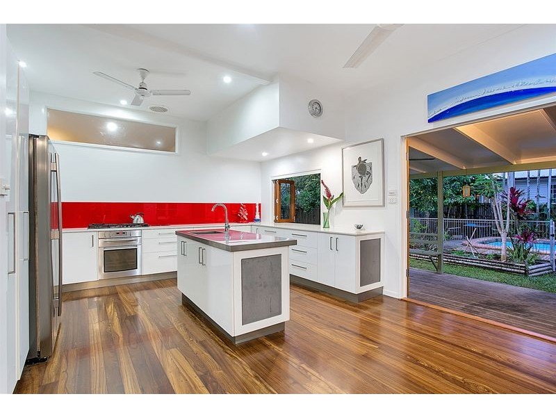 10 Crowther Street, Whitfield QLD 4870