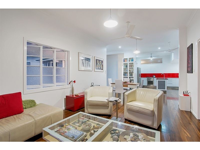 10 Crowther Street, Whitfield QLD 4870