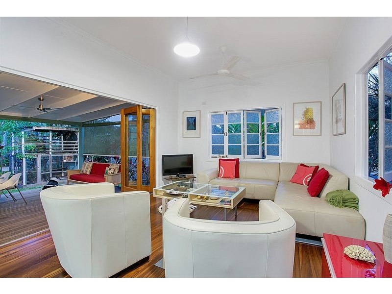 10 Crowther Street, Whitfield QLD 4870