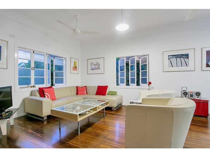 10 Crowther Street, Whitfield QLD 4870